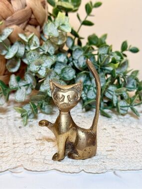 Brass Cat Figurine Decorative Ring Holder